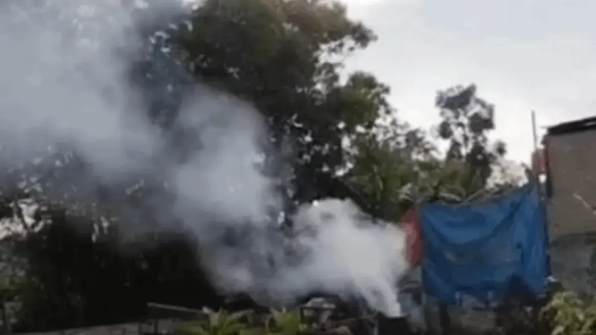 Dinilai Mengganggu, Asap Pembakaran Sampah di Perbatasan Leuwigajah–Cibeber Dikeluhkan Warga Dinilai Mengganggu, Asap Pembakaran Sampah di Perbatasan Leuwigajah–Cibeber Dikeluhkan Warga