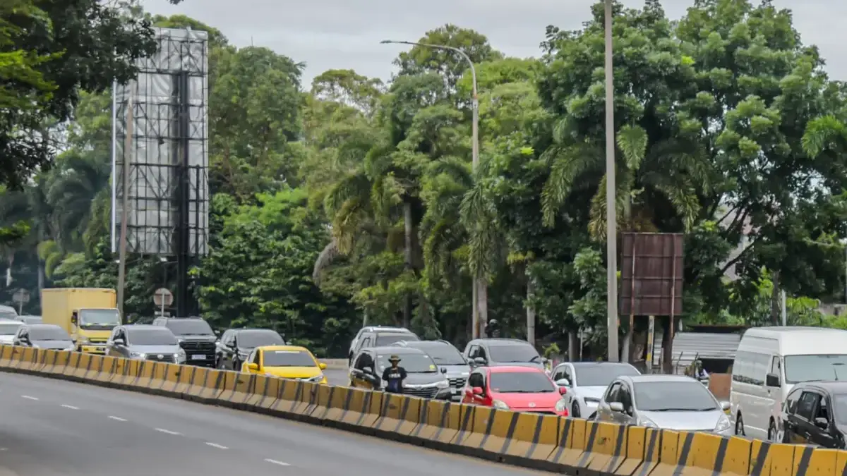 Libur Panjang Nataru, Puluhan Ribu Kendaraan Mulai  Memasuki Kota Bandung Melalui GT Pasteur dan Cileunyi 