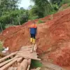 Longsor Berulang di Kampung Walihir Ancam Jalan Penghubung Dua Kecamatan