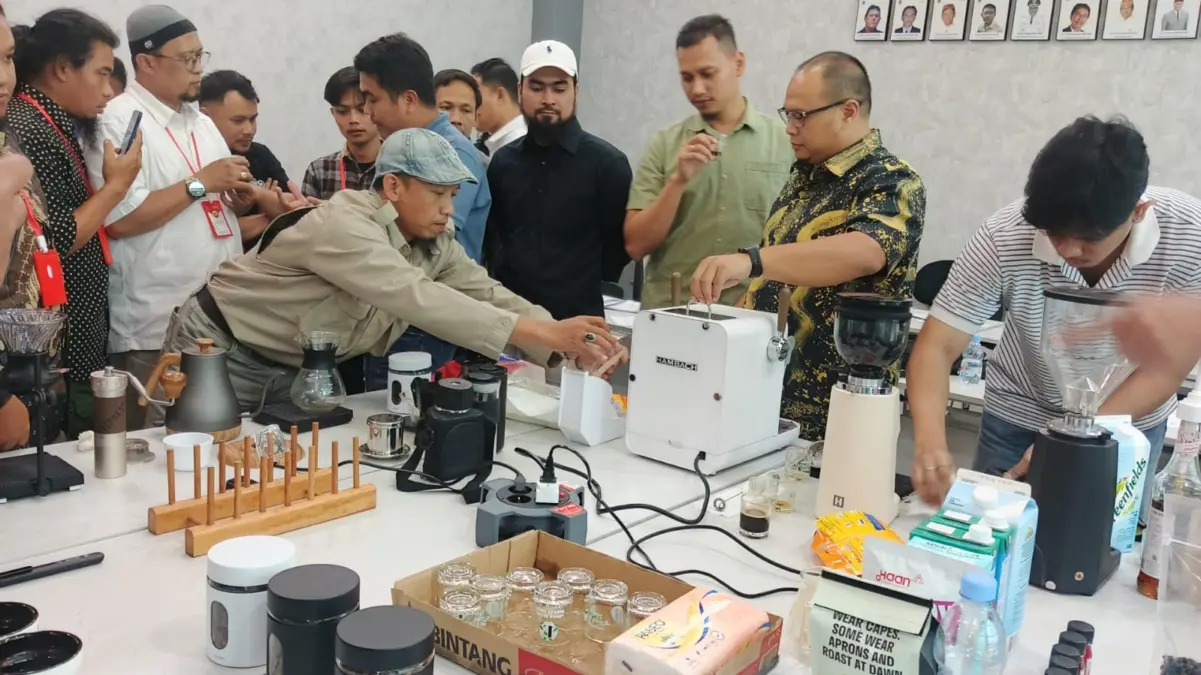 Cegah Radikalisme Melalui Pendekatan Kewirausahaan, Densus 88 Gelar Pelatihan Barista bagi Eks Napiter di Jawa Cegah Radikalisme Melalui Pendekatan Kewirausahaan, Densus 88 Gelar Pelatihan Barista bagi Eks Napiter di Jawa