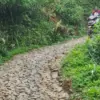 Ilustrasi: perbaikan jalan di Desa Cilangari, Kecamatan Gununghalu, KBB belum terealisasi dampak kebijakan bar
