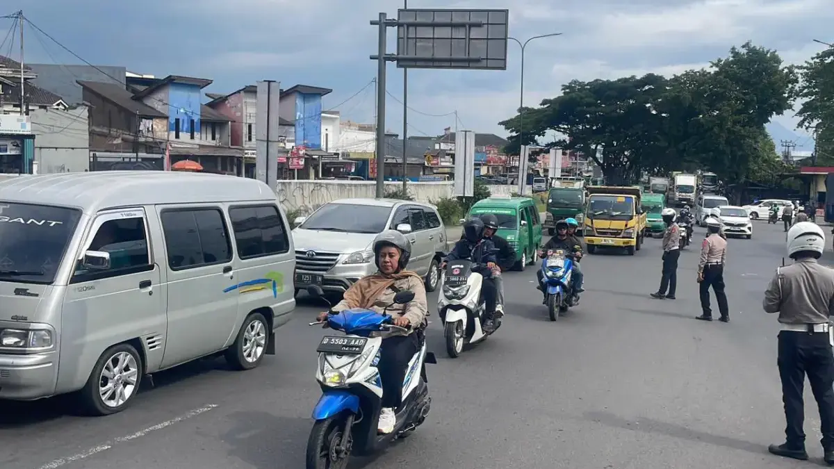 Arus Lalu Lintas Cileunyi Mulai Meningkat Jelang Natal, Polisi Siapkan Rekayasa dan Penyekatan Sumbu Tiga