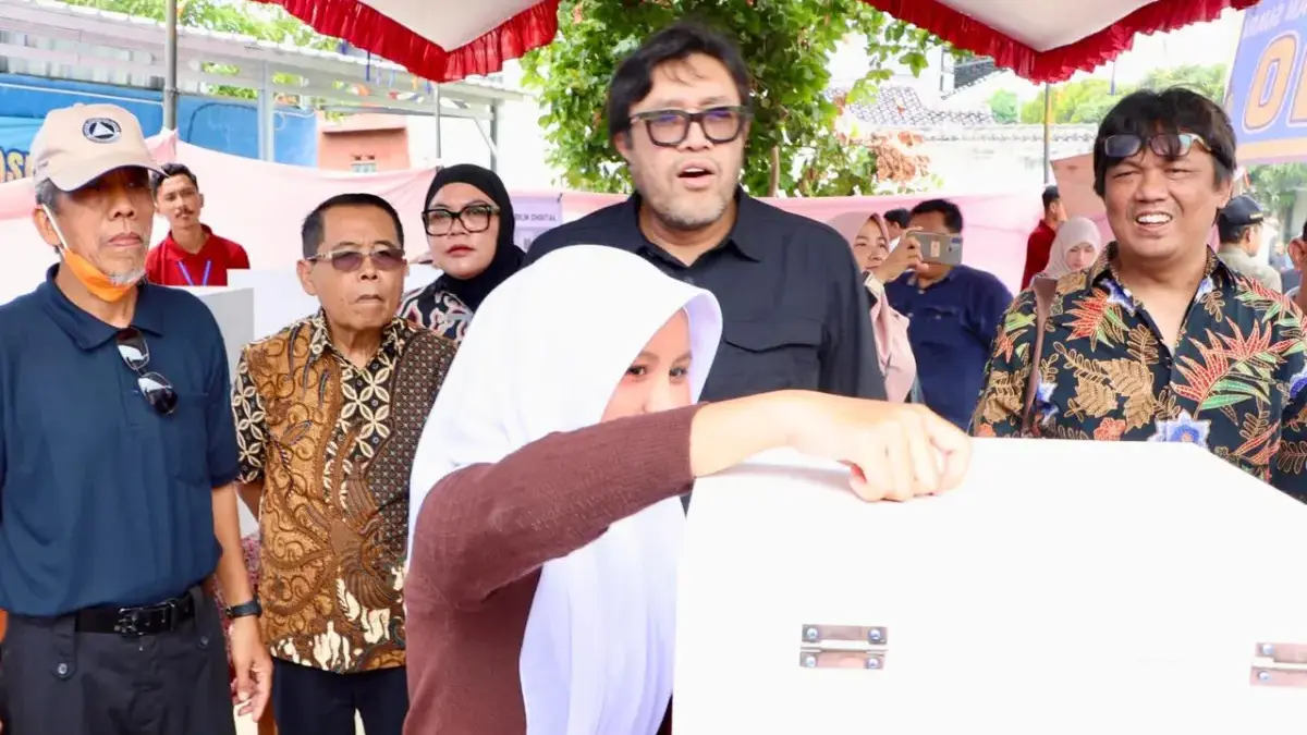 Lebih Hemat, Ini Total Biaya Pelaksanaan Pilkades Digital di Jawa Barat Wakil Ketua DPRD Jabar Ono Surono saat meninjau Pilkades Digital di Indramayu beberapa waktu lalu