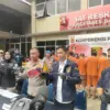 Polrestabes Bandung saat mengungkap kasus curanmor yang terjadi sepanjang bulan Desember 2025. Senin (29/12)
