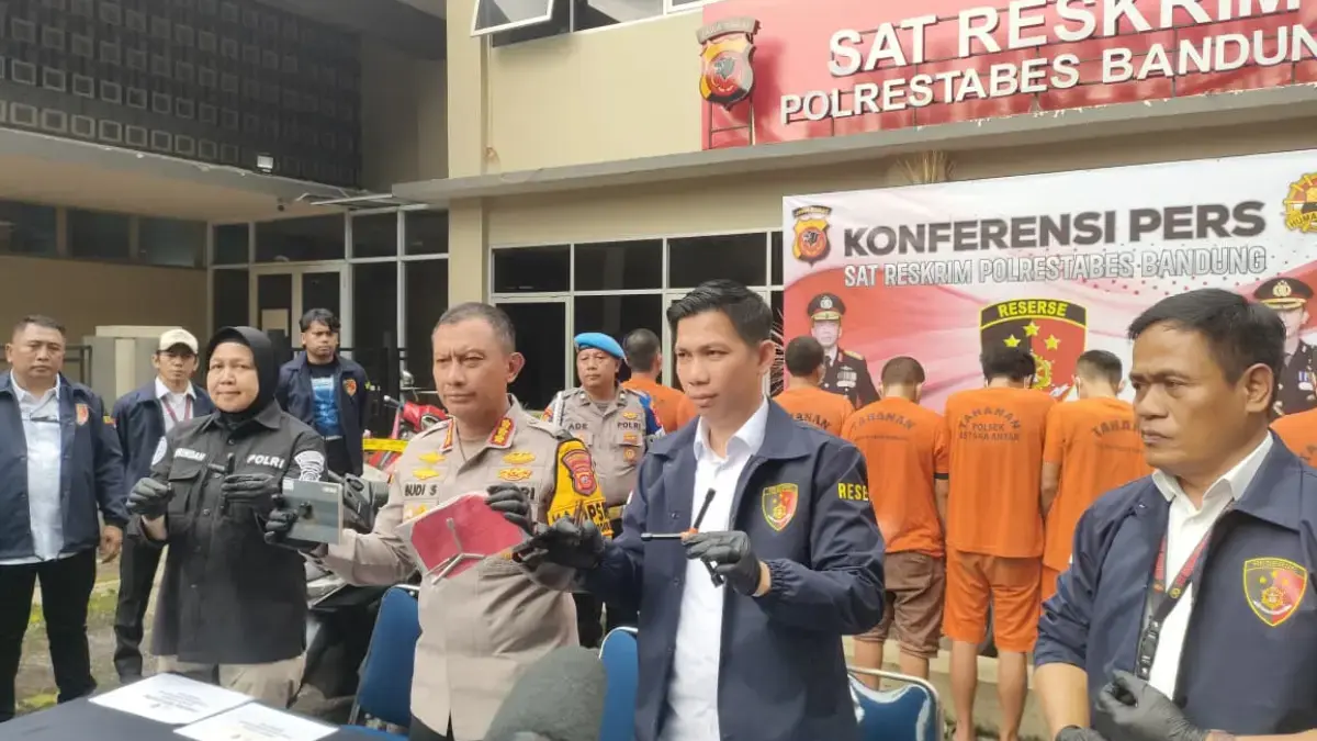 Polrestabes Bandung saat mengungkap kasus curanmor yang terjadi sepanjang bulan Desember 2025. Senin (29/12)