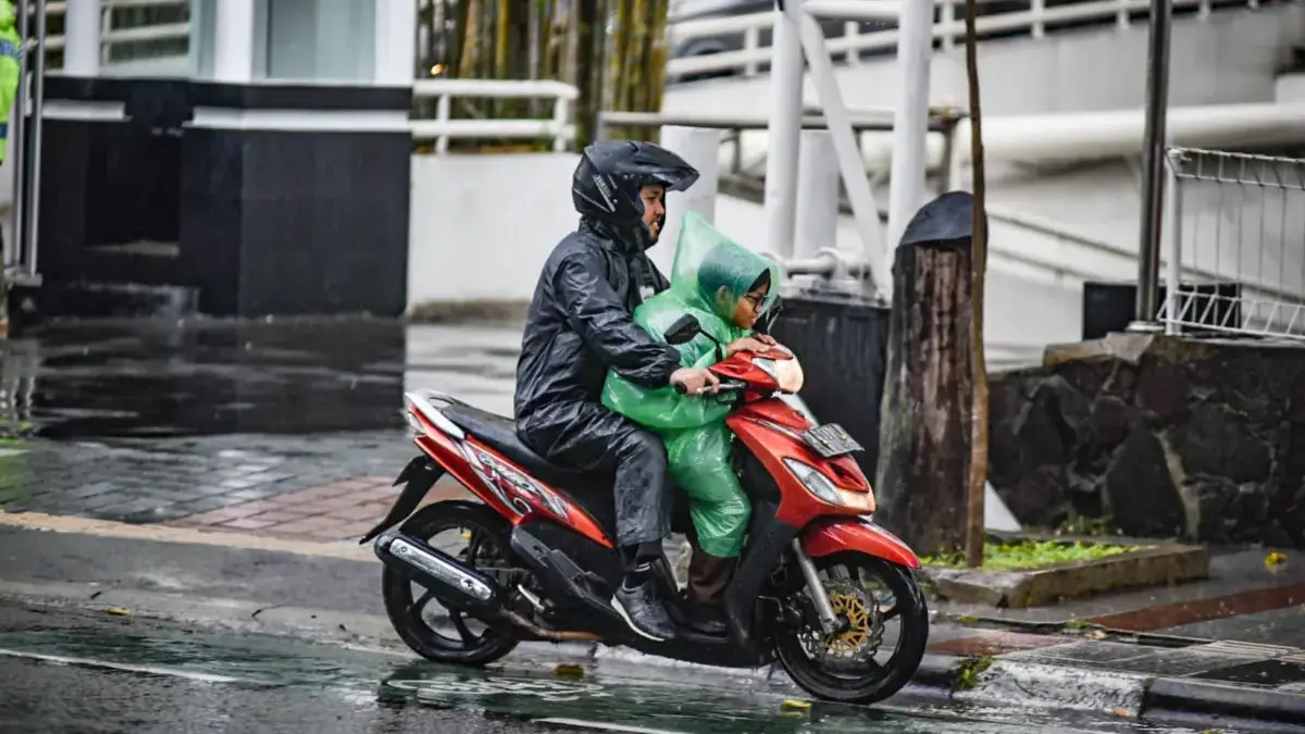 Badai Hidrometeorologi Perlu Diwaspadai, Kabupaten Bandung Sumedang hingga Pangandaran Masih Diguyur Hujan Badai Hidrometeorologi Perlu Diwaspadai, Kabupaten Bandung Sumedang hingga Pangandaran Masih Diguyur Hujan