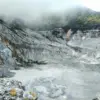 Ilustrasi: Suasana Kawah Ratu di Taman Wisata Alam (TWA) Gunung Tangkuban Parahu, Kabupaten Subang. Foto: Dima