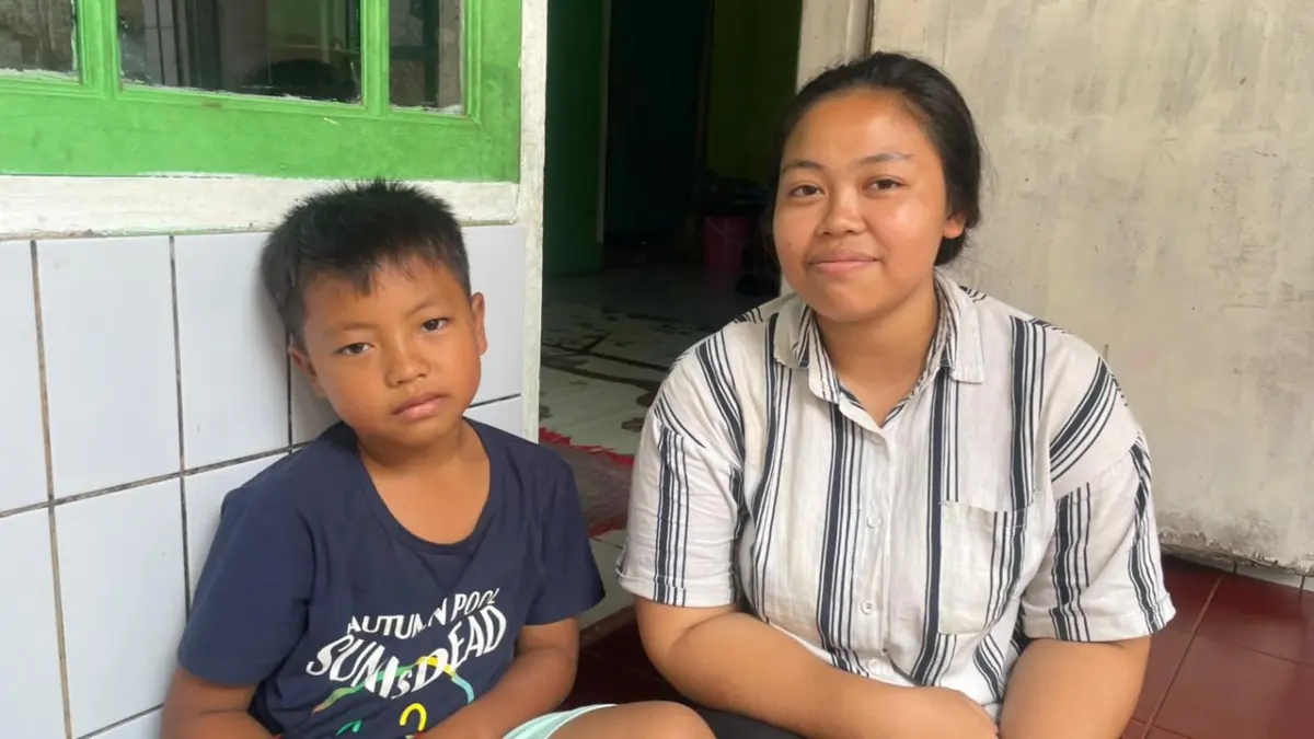 Viral! Dika Bocah Banjaran Bandung yang Tangkap Ular dengan Tangan Kosong Demi Bisa Jajan