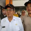 Wali kota dan wakil Wali Kota Cimahi, Ngatiyana-Adhithia saat monitoring di SMPN 9 Cimahi