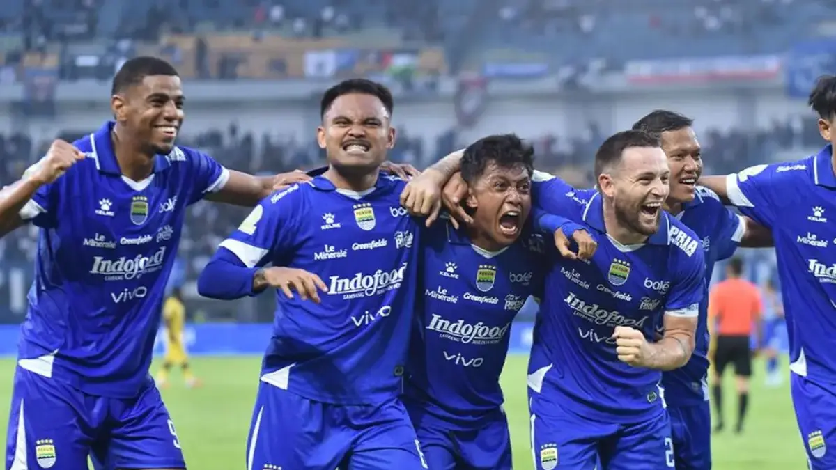 Pemain Persib Bandung rayakan gol ke gawang Semen Padang.