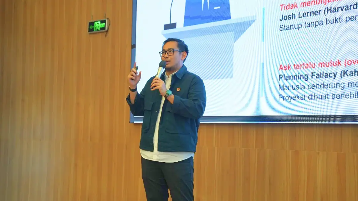Stafsus Presiden Tiar Nabilla Karbala Bekali Mahasiswa SBM ITB Skill Pitching Bisnis SBM ITB