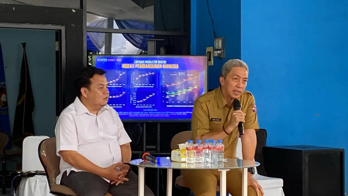 Refleksi Sembilan Bulan Kepemimpinan, Dedie Rachim Tekankan Pertumbuhan Ekonomi dan Fondasi Pembangunan Bogor Kepala DPKPP Eko Mujiarto saat memberikan keterangan. Foto: Regi