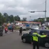 Situasi arus lalu lintas di kawasan puncak setelah diberlakukan kembali rekayasa normal atau dua arah. Foto: R
