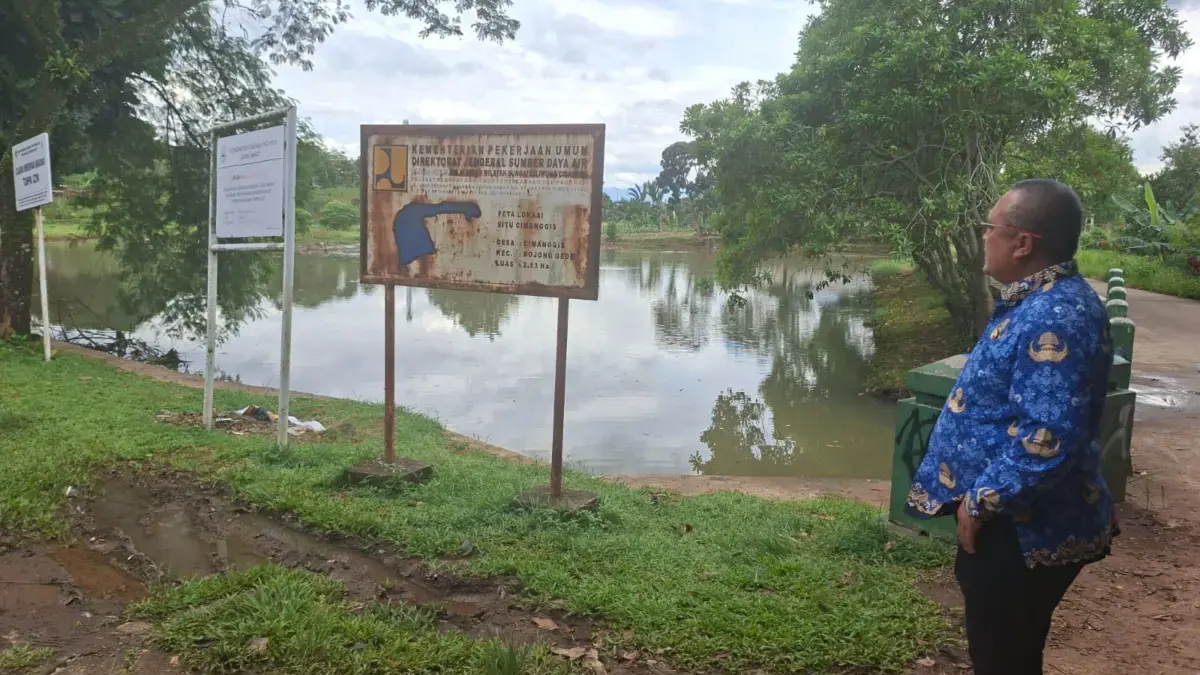 DPKPP Kabupaten Bogor Tinjau Situ Cimanggis yang Dangkal. Foto Sandika Fadilah