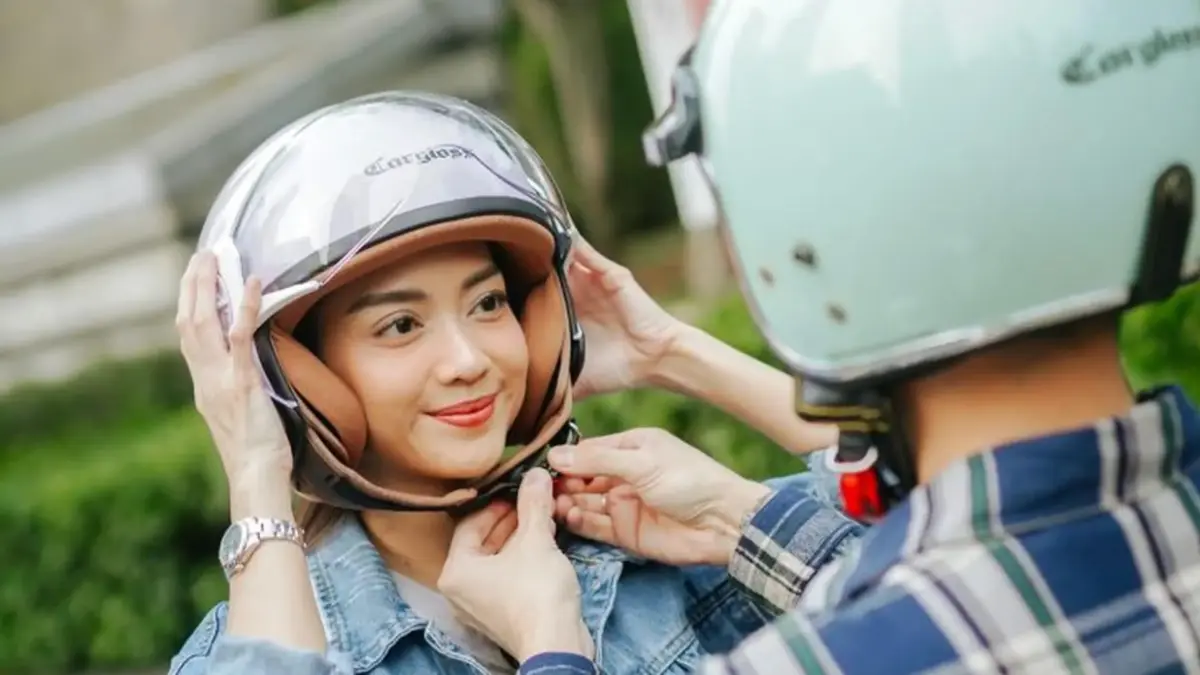 10 Helm Motor Half Face Terbaik 2025: Nyaman, Aman, dan Keren