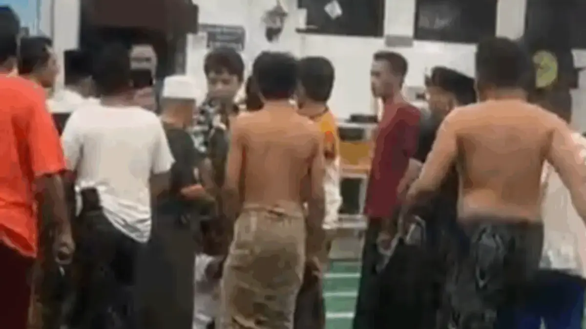 Viral Pria Tak Dikenal Teriak ‘Kiamat’ Pakai Toa Masjid, Warga Terkejut