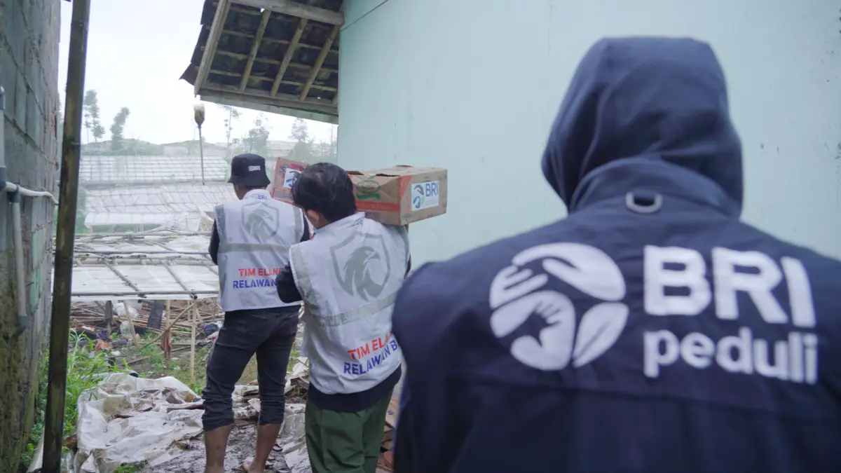 Tanggap Bencana Longsor Cisarua Kabupaten Bandung, BRI Peduli Salurkan Bantuan Bagi Warga Terdampak