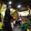 Ilustrasi: Wisatawan mengunjugi wisata edukasi angklung di Kota Bandung. Foto: Dimas Rachmatsyah / Jabar Ekspr
