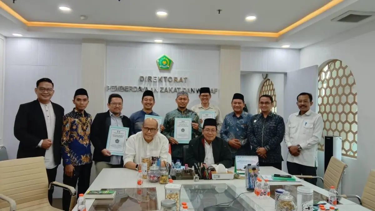 Penyerahan Surat Keputusan (SK) Perpanjangan Izin Operasional sebagai Lembaga Amil Zakat Nasional (LAZNAS) da