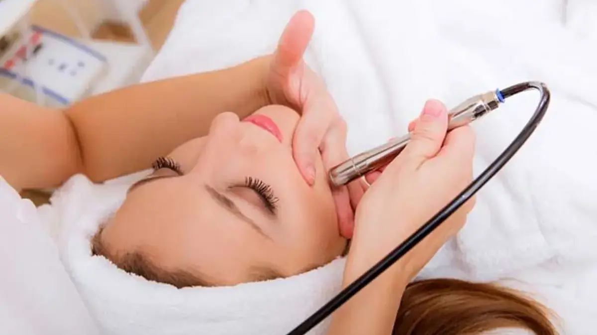 Tak Perlu ke Korea, Teknologi Kecantikan Korea Kini Hadir Lebih Dekat, Cek Lokasinya Ilustrasi facial atau perawatan wajah