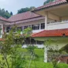 Gedung Yayasan Asrama Bina Siswa yang dijadikan lokasi sekolah rakyat program unggulan Presiden Prabowo Subian