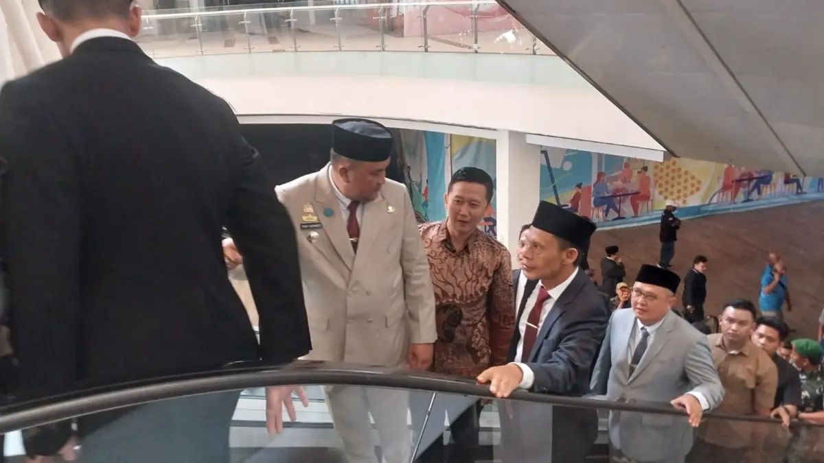 Bupati Bogor Beberkan Alasan Pembentukan Dua Dinas Baru di Kabupaten Bogor Pemerintah Kabupaten (Pemkab) Bogor saat meninjau 2 dinas baru di Vivo Mall. Foto: Regi