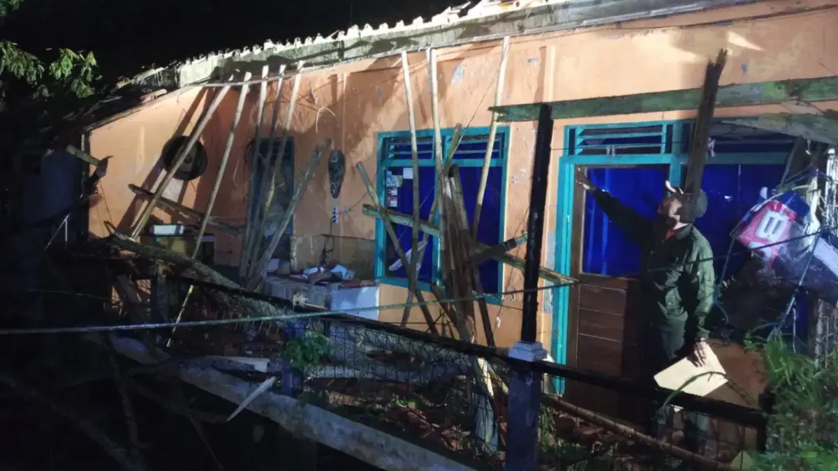 Cuaca Ekstrem Landa Ciamis, Bangunan Sekolah dan Rumah Ambruk Warga Terpaksa Mengungsi