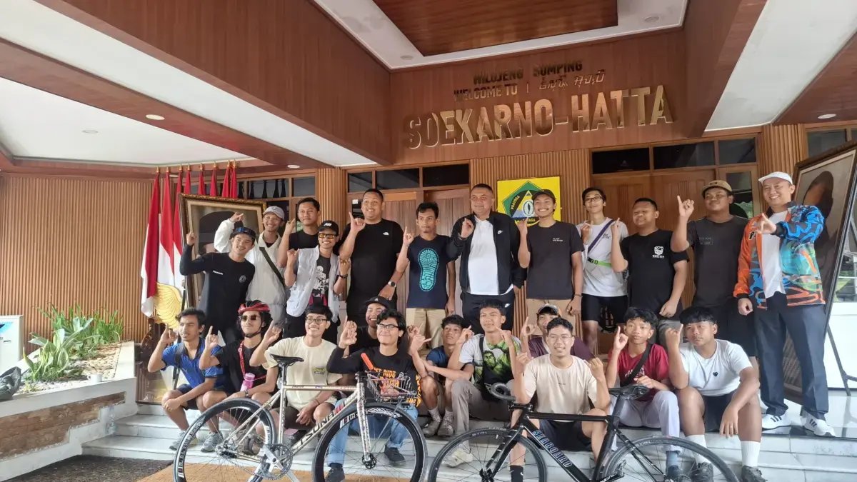 Bupati Bogor Rudy Susmanto Ajak Komunitas Cycling Cibinong Masuk Pendopo, Bahas Sepeda hingga Program 2026 Bupati Bogor Rudy Susmanto Ajak Komunitas Cycling Cibinong Masuk Pendopo, Bahas Sepeda hingga Program 2026