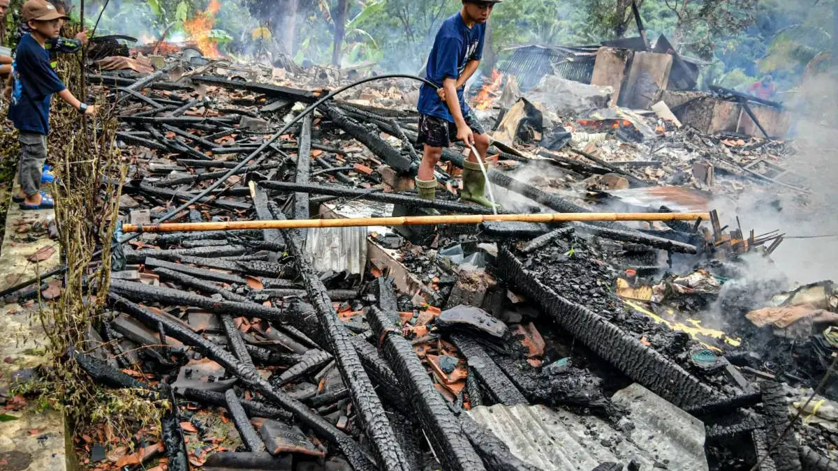 Kebakaran di Gununghalu Paksa Empat Keluarga Mengungsi