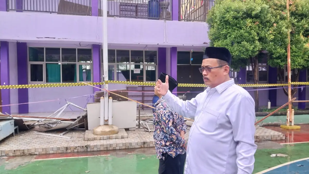 Legislator Kabupaten Bogor Khawatir Robohnya Ruang Kelas Terjadi di Sekolah Lain Legislator Kabupaten Bogor Khawatir Robohnya Ruang Kelas Terjadi di Sekolah Lain
