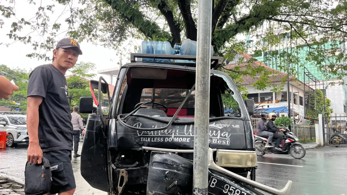 Sopir Diduga Alami Micro Sleep, Pick Up Pengangkut Rongsok Alami Kecelakaan Tunggal di Bogor Sopir Diduga Alami Micro Sleep, Pick Up Pengangkut Rongsok Alami Kecelakaan Tunggal di Bogor