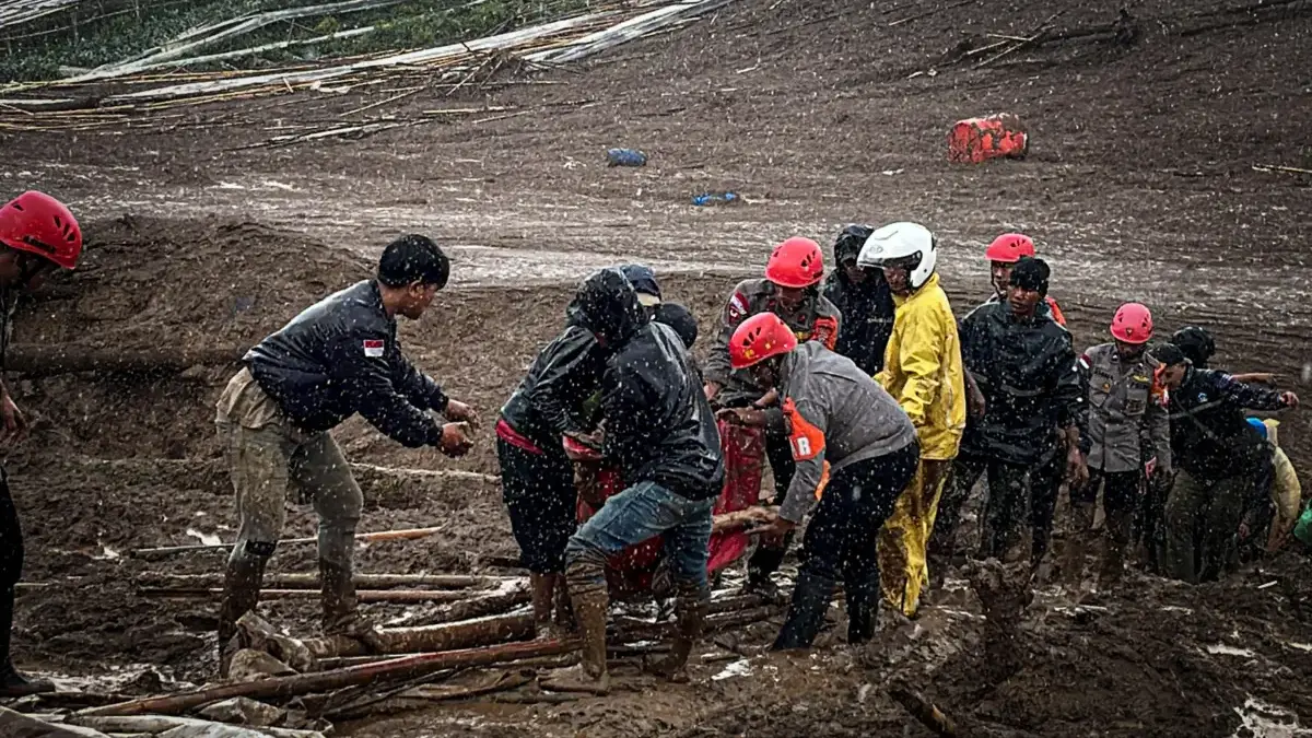 Cegah Bencana Berkelanjutan di Tengah Evakuasi Longsor Pasirlangu Cisarua, Pemprov Lakukan Modifikasi Cuaca Cegah Bencana Berkelanjutan di Tengah Evakuasi Longsor Pasirlangu Cisarua, Pemprov Lakukan Modifikasi Cuaca