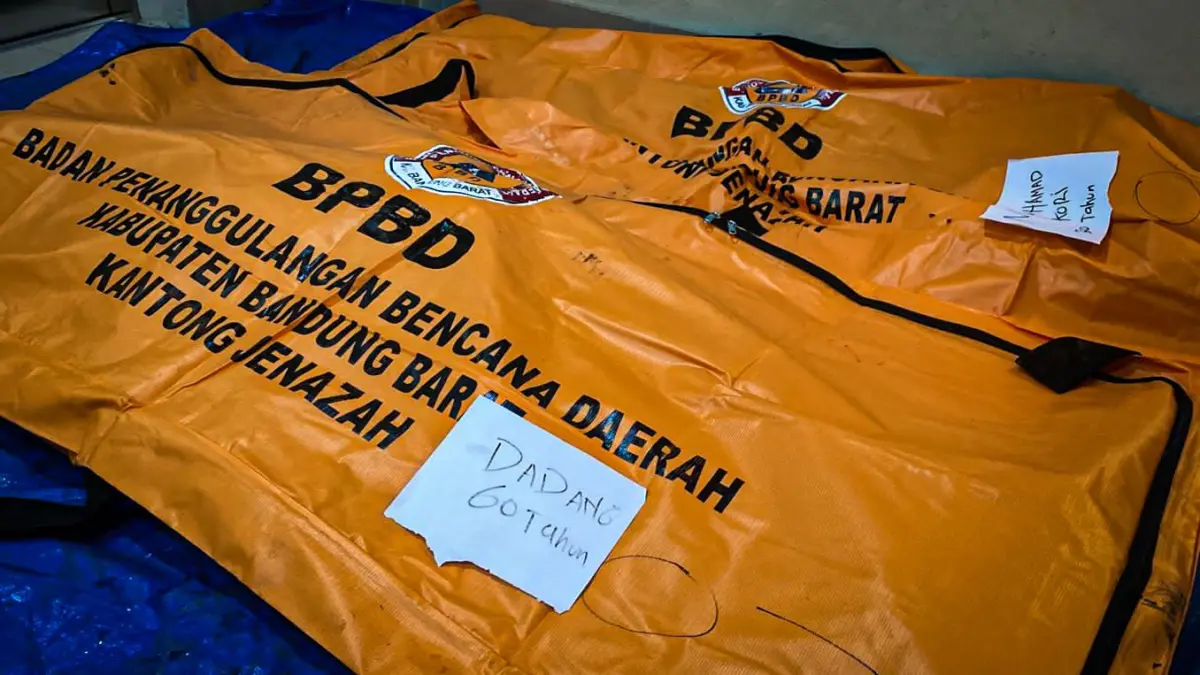 Korban Longsor Pasirlangu Bertambah, 16 Kantong Jenazah Ditangani DVI Polda Jabar Korban Longsor Pasirlangu Bertambah, 16 Kantong Jenazah Ditangani DVI Polda Jabar