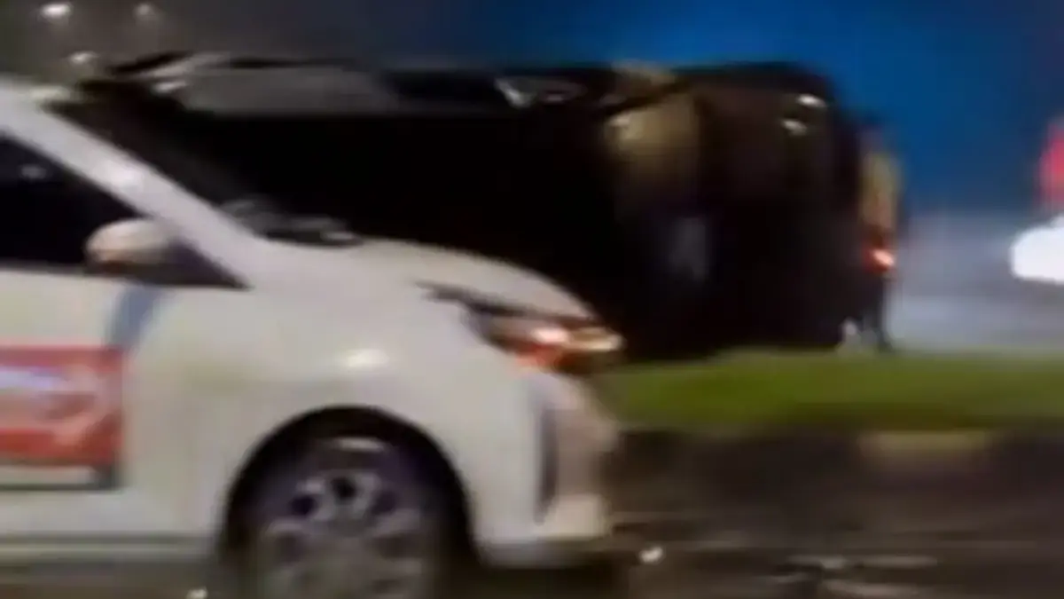 Diduga Kurang Konsentrasi, Mobil Hyundai Palisade Terguling di Tol Jagorawi pada Minggu Dini Hari