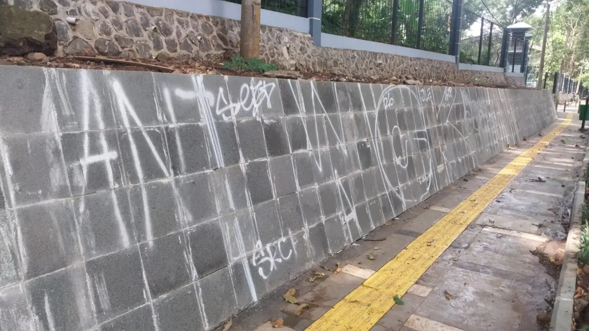 Vandalisme di Jalan Ahmad Yani Kota Bogor, Warga: Merusak Keindahan!