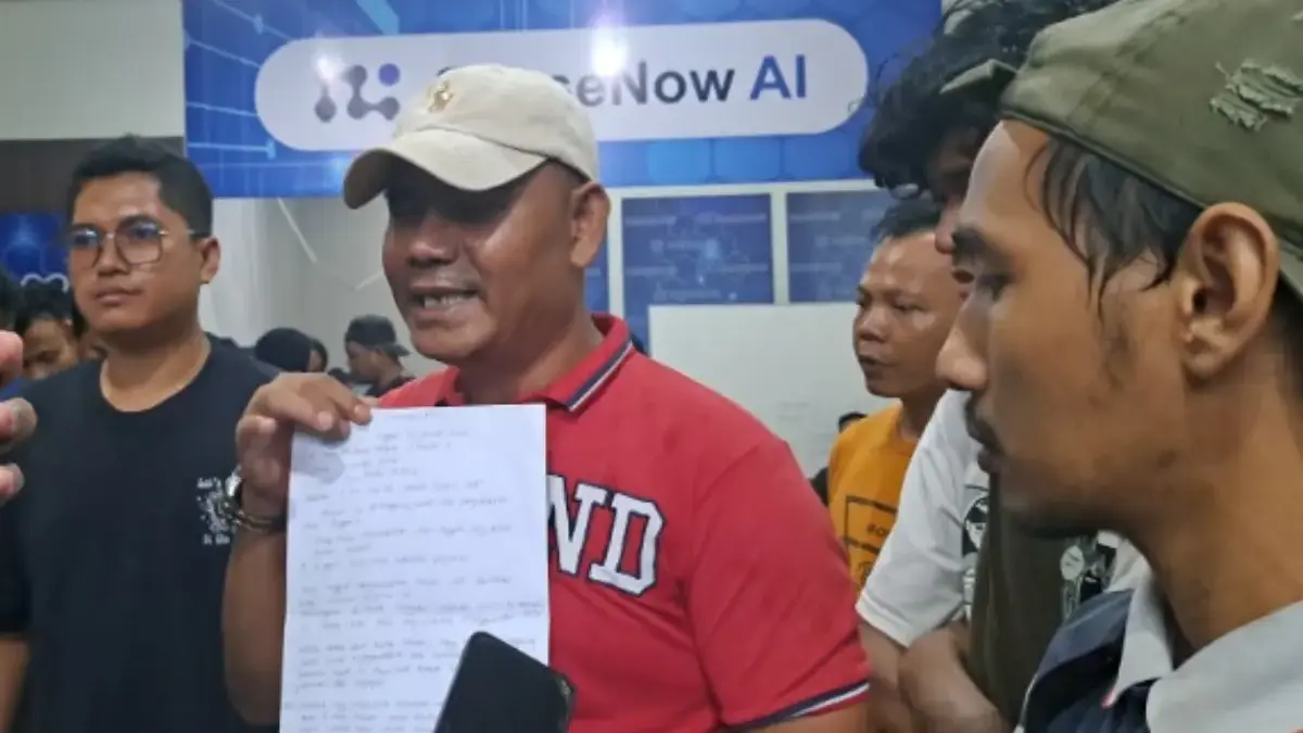 Jawaban CEO SNAI Kudus Setelah Digeruduk Ratusan Nasabahnya, Mengaku Hilang Rp4,7 Miliar karena Hacker Para nasabah aplikasi SNAI yang menuntut penjelasan dari ketuanya.
