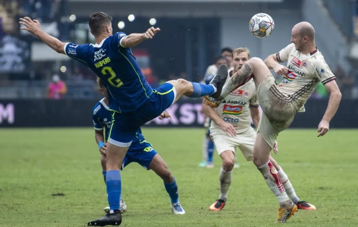 Jadwal Super League Pekan Ini: Duel Panas Persib Bandung vs Persija Jakarta