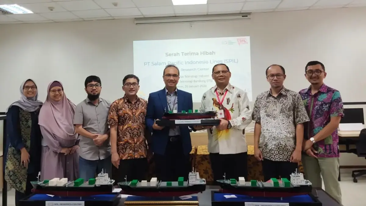 PT SPIL Sepakati Kerjasama Penelitian Bidang Logistik dengan ITB Sebagai wujud perhatian PT Salam Pacific Indonesia Lines (SPIL) memberikan bantuan hibah barang berupa SPIL Re
