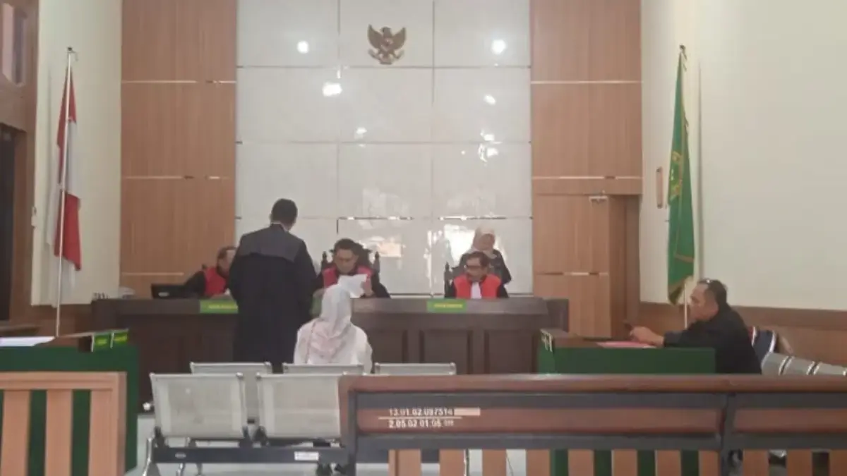 Sidang kasus penipuan pengadaan Mamin yang melibatkan pejabat Bapeda Kota Bandung dengan terdakwa Mira Mirawat