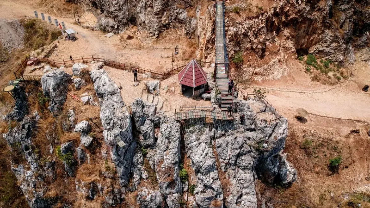 Kawasan Karst Citatah Kecamatan Cipatat, Kabupaten Bandung Barat yang dijadikan lokasi syuting film Lisa BLACK