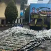 Proses pemusnahan minuman keras di Polres Bogor