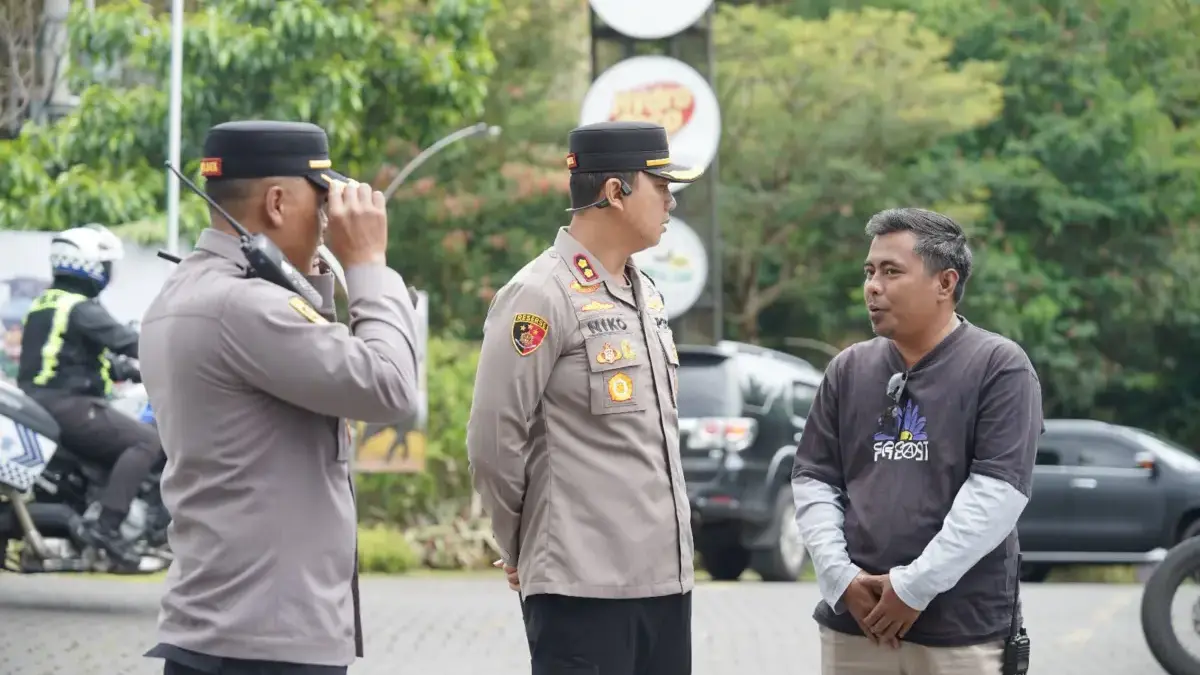 Kapolres Cimahi AKBP Niko N. Adi Putra saat meninjau kawasan wisata Lembang, Bandung Barat. Kamis (1/1)