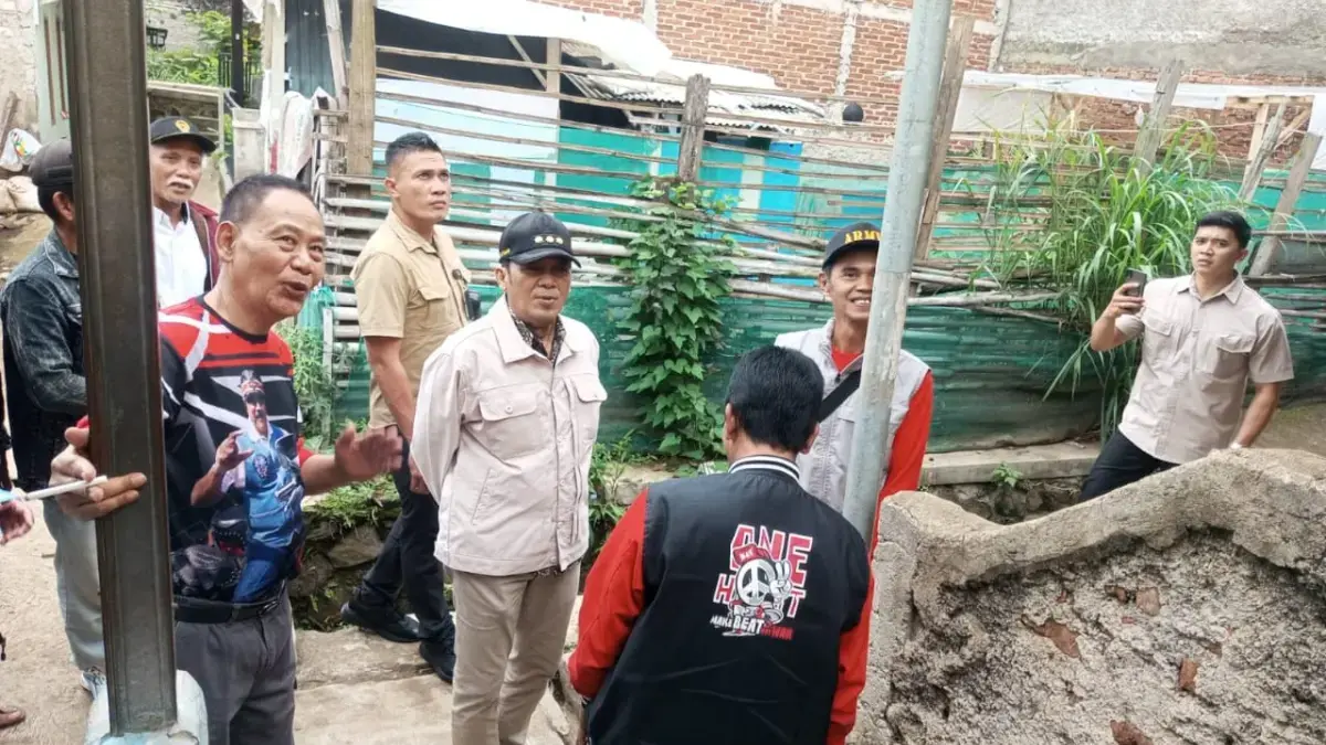 Wali Kota Cimahi Ngatiyana saat sidak ke Kelurahan Padasuka pasca Banjir Besar (monk)