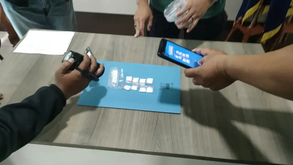 Selundupkan Sabu dan Obat Keras ke Lapas Banceuy, Wanita Hamil Diamankan Petugas Dok. Petugas Lapas Kelas IIA Banceuy, Kota Bandung saat berhasil menggagalkan upaya penyelundupan sejumlah pak