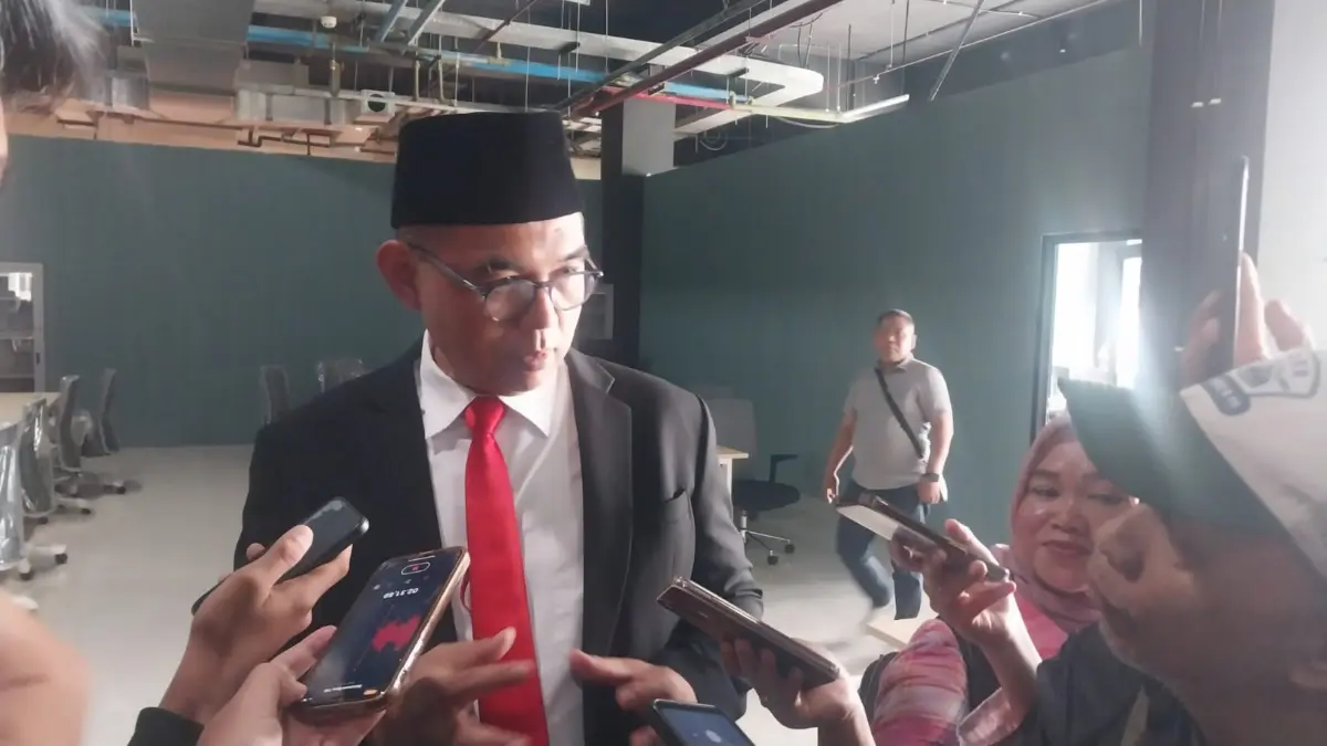 Sekda Kabupaten Bogor Ajat Rochmat Jatnika saat memberikan keterangan. Foto: Regi