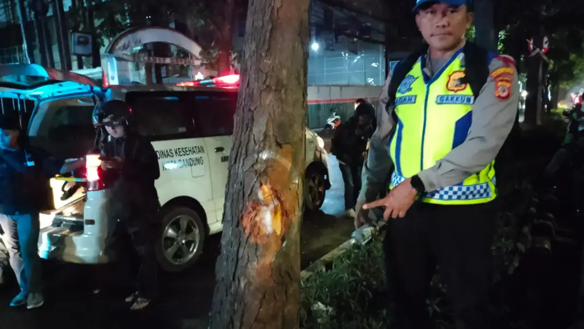 Tabrak Pohon di Jalan Ibrahim Adjie Bandung, Seorang Pengendara Motor Dilaporkan Meninggal Dunia