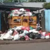 Sampah di Sejumlah TPS Kota Banjar Menumpuk, DLH: Anggaran untuk BBM Pengangkut Belum Ada
