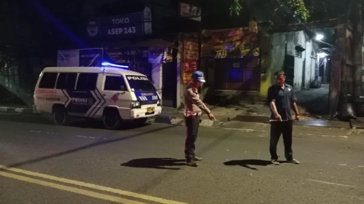 Diduga Kurang Konsentrasi, Pengendara Motor Tewas Usai Tabrak Mobil di Jalan AH Nasution Bandung Ist. TKP lokasi kejadian lakalantas di Jalan AH. Nasution. Selasa, (6/1) dini hari. Foto. Satlantas Polrestabe