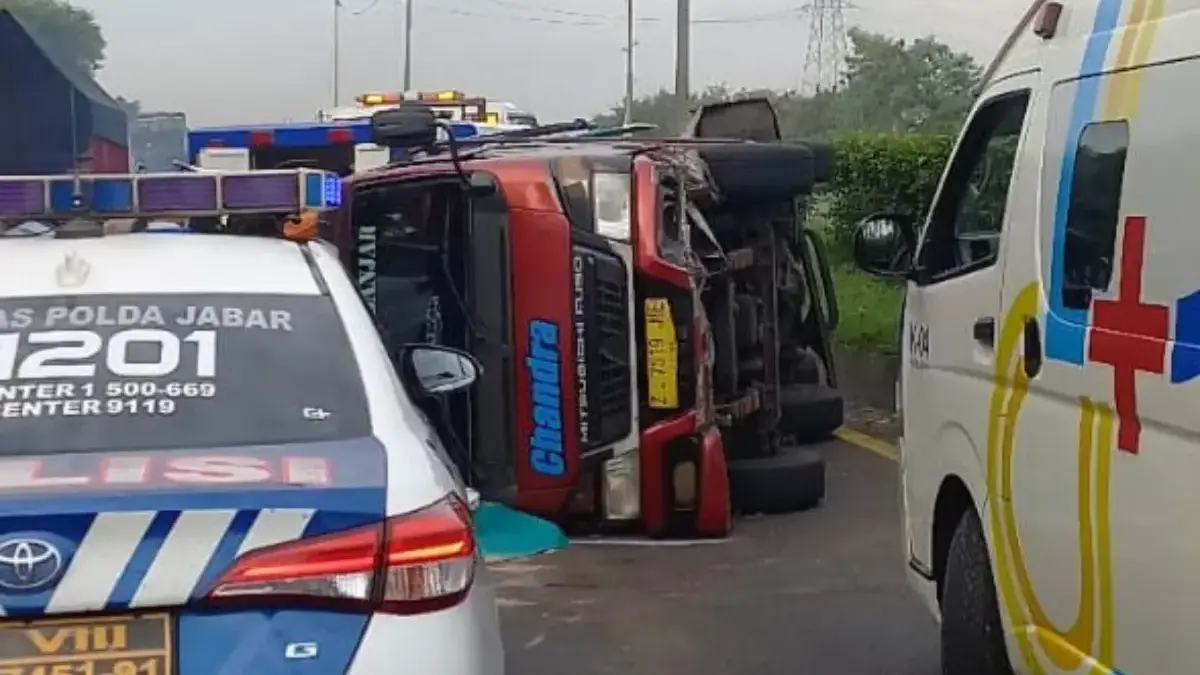 Kecelakaan Elf di Tol Padaleunyi KM 152 Selasa Pagi, Sopir Tewas di Lokasi Kecelakaan Elf di Tol Padaleunyi KM 152 Selasa Pagi, Sopir Tewas di Lokasi