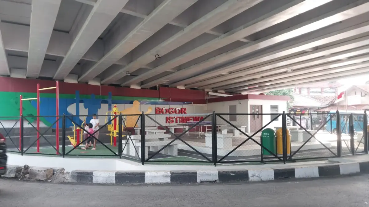 Hilangkan Kesan Kumuh, Kolong Fly Over Cibinong Bertransformasi Menjadi Open Space Komunitas Cibinong Hilangkan Kesan Kumuh, Kolong Fly Over Cibinong Bertransformasi Menjadi Open Space Komunitas Cibinong